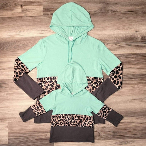 Mom & Me Mint Hooded Ribbed Color Block Leopard Top-Kids